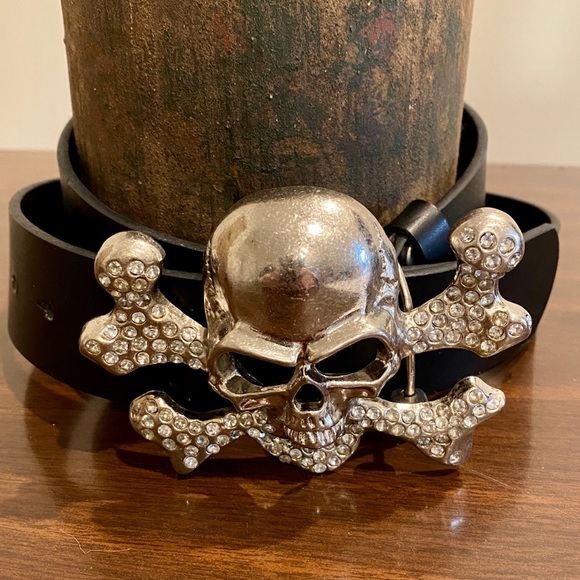 Skull and Crossbones Black Leather Belt - Picture 3 of 6